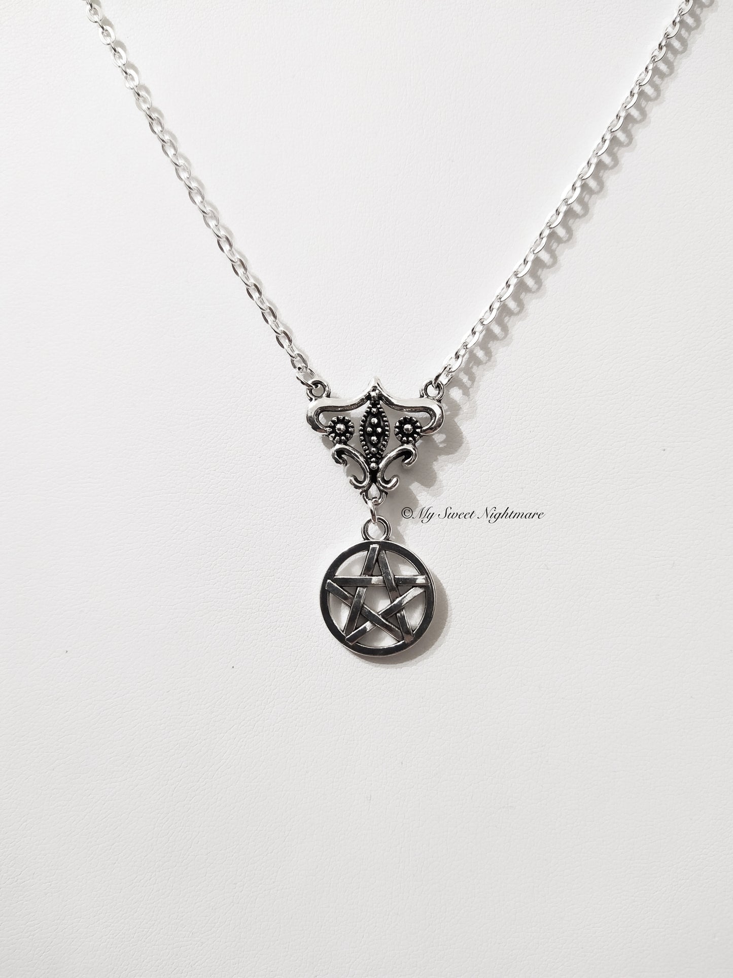 Collana con pentacolo