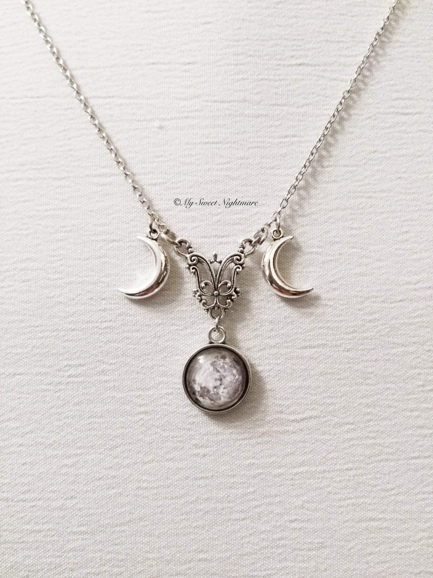 Collana con triplice luna