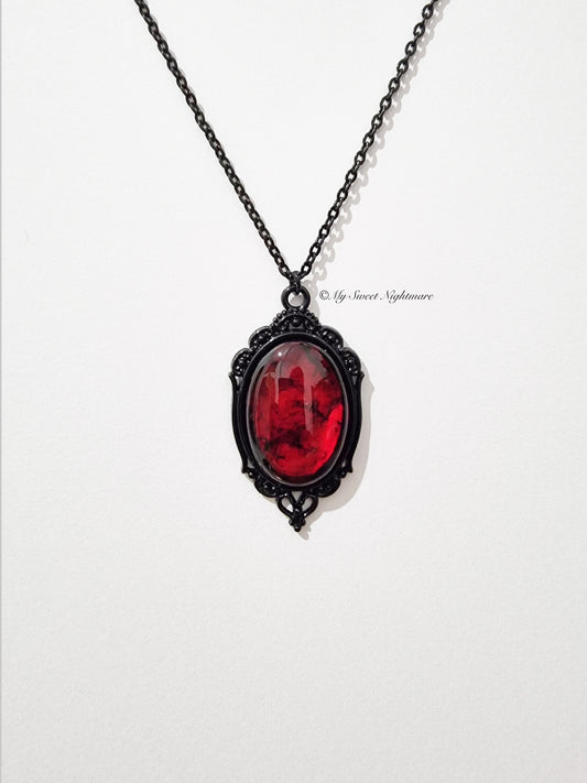 "ECLIPSE" Collana gotica con Cabochon effetto Sangue