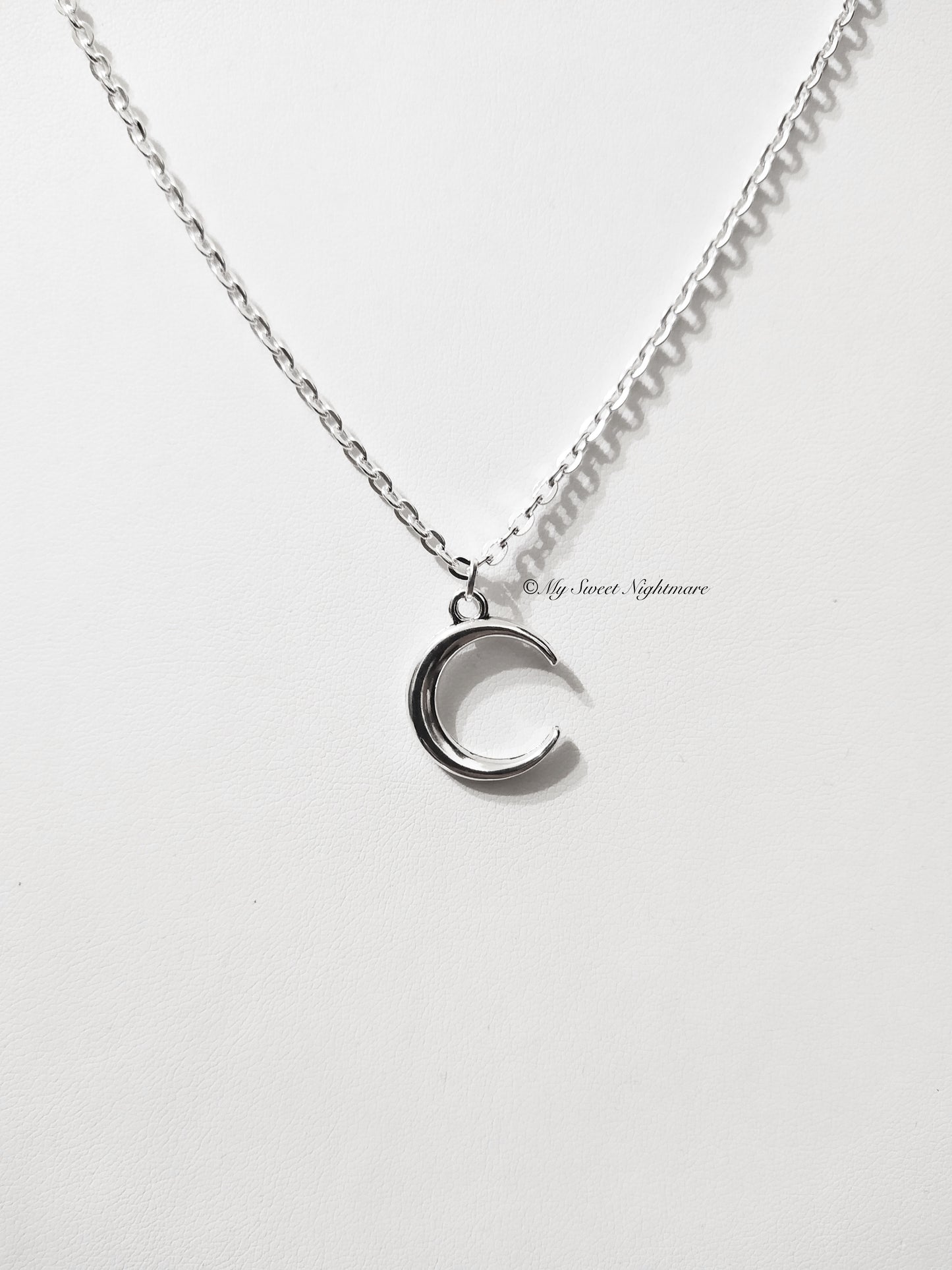 Collana con luna crescente