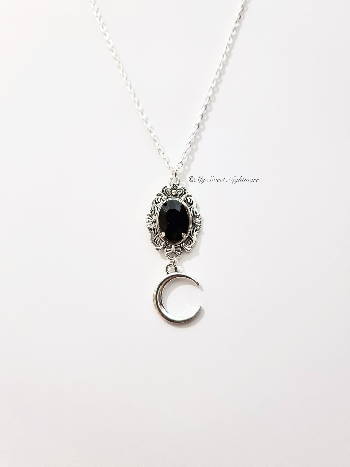 Ciondolo vittoriano con Luna crescente e Cristallo Nero